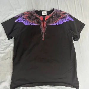Marcelo Burlon T-shirt - Storleken på tröjan är S/M. Väldigt bra skick skulle jag säga, 9/10. Pris kan diskuteras.