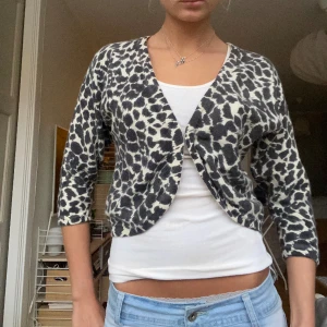 Bolero - Så snygg bolero med leopard mönster💕💕