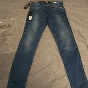 Replay anbass jeans  - Helt nya replay anbass jeans. Skriv vid frågor eller funderingar 