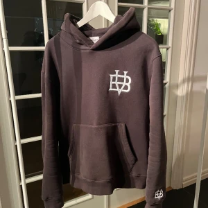 Bvaldi Hoodie - Iprincip oanvänd hoodie ifrån Bvaldi, slutsåld överallt! Skriv för fler bilder eller frågor M (passar S)
