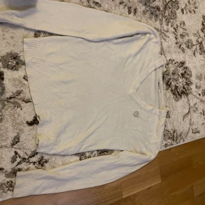 Stickad tröja  - Storlek s skit fin å skön 