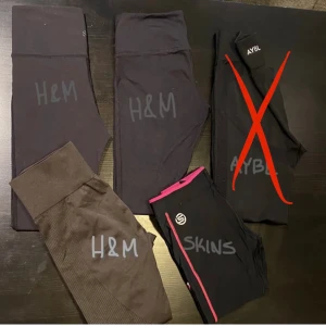 Träningstights  - Säljer 5 par träningstights. 3 par från H&M, 1 par från Abyl och 1 par från skins. Säljer dessa för att jag har förmåga träningstights och för att dessa inte kommer till användning. Alla är i storlek S. 200kr för alla eller 60kr/st
