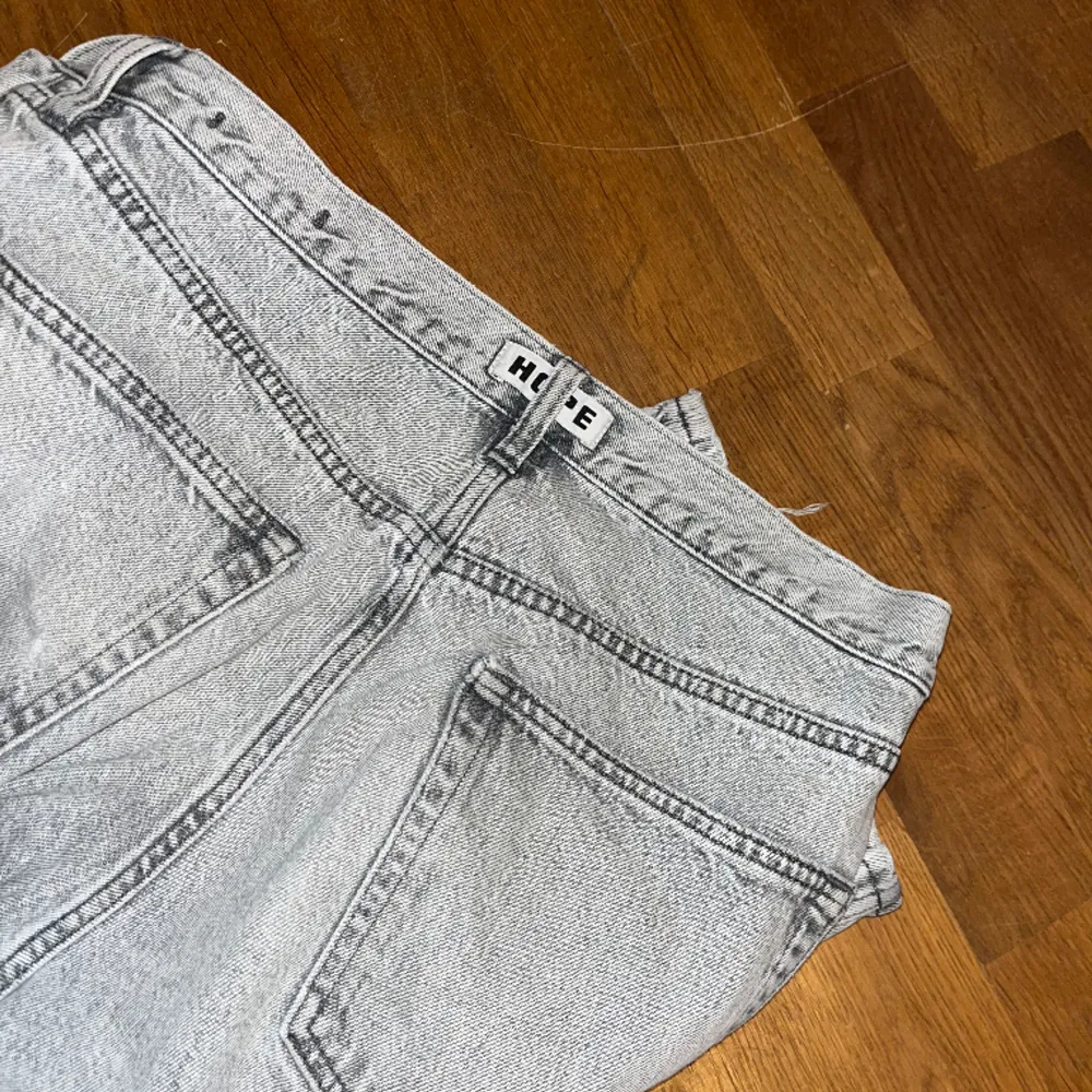 Mycket fina hope jeans  Ljusgrå färg  Storlek: 32  Unisex/Man. Jeans & Byxor.