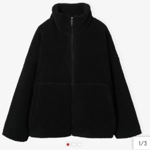 Teddyjacka - Super fin teddyjacka som nästan är helt oanvänd! Skriv för egna bilder