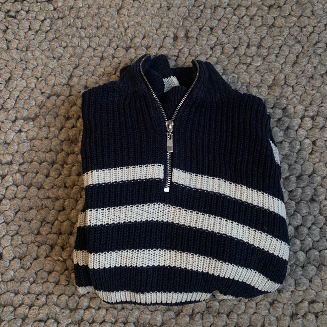 Randig stickad tröja