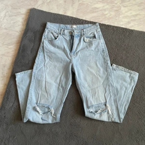 Gina tricot  - Gina jeans strl 40 Hör av er vid frågor/intresse!