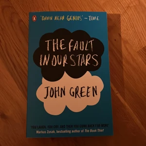 The fult in our stars  - Helt ny och populär bok  Köpt för 150kr