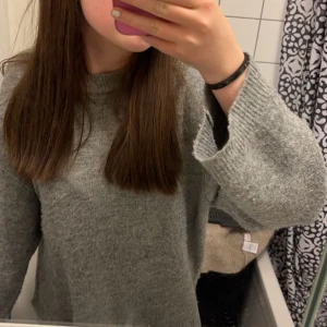 Grå stickad tröja - Jätte skön grå stickad tröja