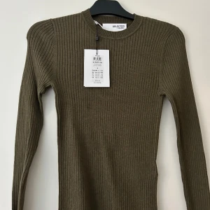 Tröja dam - Helt oanvänd tröja med prislappen kvar  Storken S 