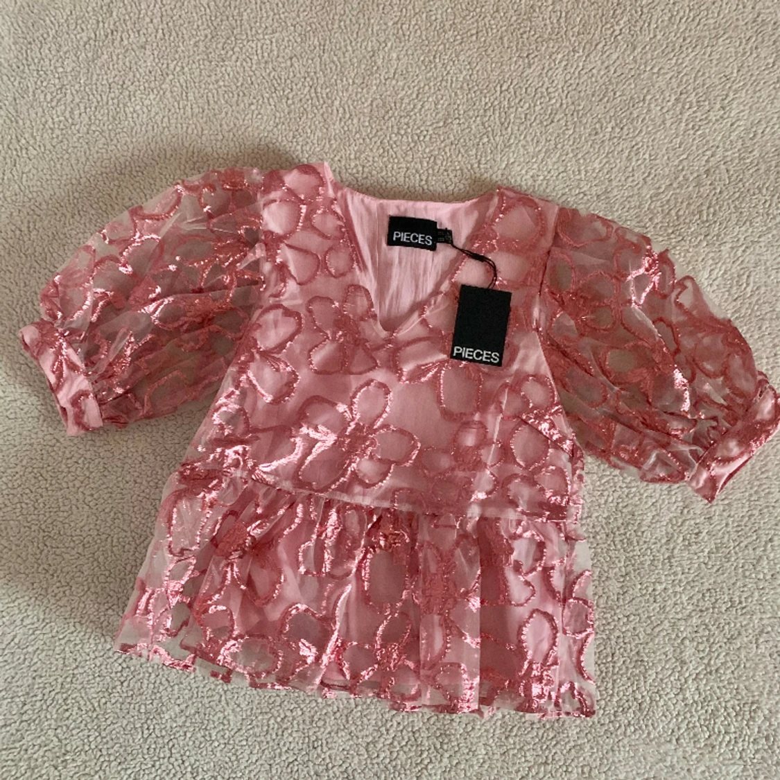 Pieces rosa metallisk blus med ballongärmar