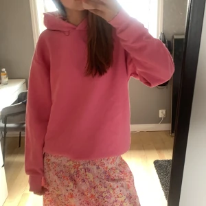 Rosa hoodie bra skick - Jätte mysig hoodie som aldrig varit använd💕💕