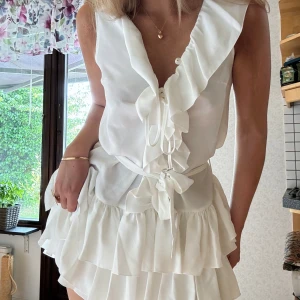 volangklänning🐆 - Säljer denna sååå snygga volangklänning i storlek s🐆💞 den har lapparna kvar! 🫶🏻 ❗️tryck gärna på köp nu❗️ 