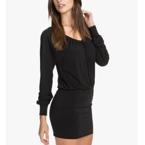 Svart "Drapy Plain Dress" by Nelly One, Strl: S/Small, fest, party, klänning - Svart "Drapy Plain Dress" by Nelly One, Strl: S/Small, fest, party, klänning. OBS! Jag kan inte skicka något vecka 26.