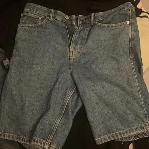 Jeans shorts - Jeans shorts, sköna på sommarn. De sitter riktigt bra. Skriv till mig vid funderingar.