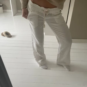 Roxy linnebyxor - Så fina till sommaren, ej så genomskinliga. Passar mig som är 166