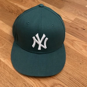 New era keps - Säljer denna gröna new era kepsen, den är i väldigt bra skick. Hör av dig om du vill ha fler bilder