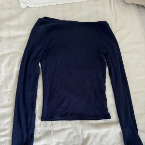 Soft boatneck top  - Den är i väldigt bra skick, hör av er för mer frågor😊