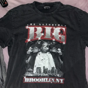 The notorious Big t shirt  - Stor Baggy t shirt, kom aldrig till användning.