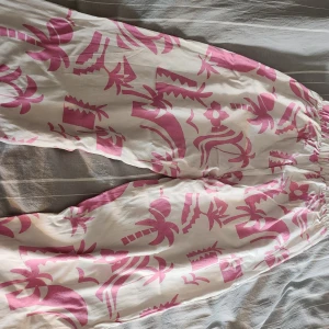 Sommar set - Skön och strechig sommar outfit med en öppen slits på båda sidorna av toppen