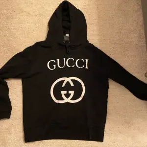 Gucci tröja, bra skick, inte använd mycket storlek M men är stor i storleken så passar L