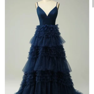 Intressekoll på Balklänning med tyll - En balklänning med lite släp, tyll, glittrig