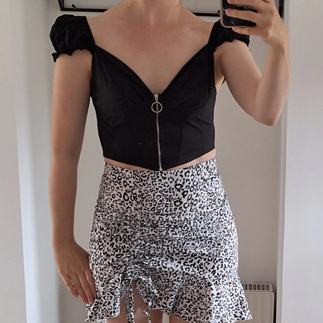 Svart topp med dragkedja, bustier, crop top, offschoulder strl S 