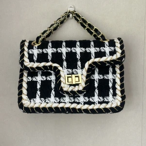 Mini handväska  - Mini handväska, nästan aldrig använd, nyskick 