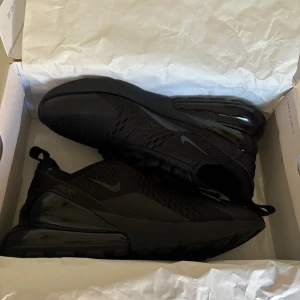 Nike air Max 270 - Helt nya, använda två gånger! 