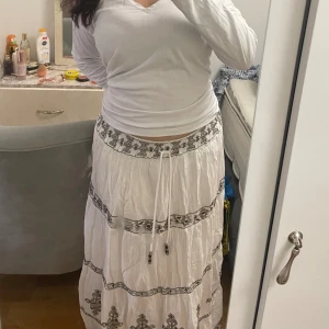 Kjol - Kjol från zara som va väldigt trendig på sommaren. Säljer den för har inte använt den så mycket.