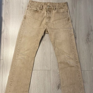 HOPE Sample Jeans - Ett par sample jeans from Hope. Nypris ca 1800 kr. Kvaliteten är otroligt bra, och håller genom allt. Säljer dessa pga ny klädstil.