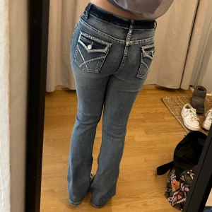 Snygga low waist bootcut - Aldrig använda.  Stretchiga strl 36. Lowwaist  Från shein 