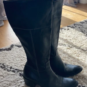 Novita skinn stövel knähög - Stl 38 Ej fodrade
