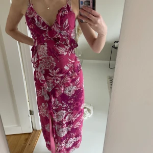 Långklänning  - Så söt långklänning från zara🤩🤩storlek xs🤞💗