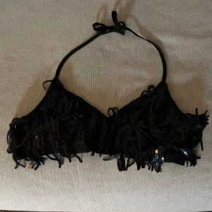 Fest topp - Super snygg fest topp med paljettfransar. Knappt använd.