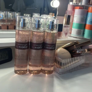 Bath and body works  - Säljer dessa body splash från bath and body works! Säljer då jag har fler och ej behöver dem💗