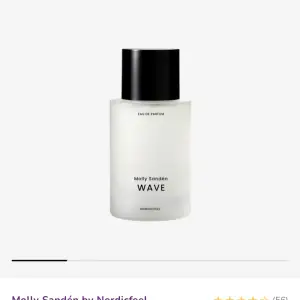 Molly Sandéns parfym ”wave” 🤍 luktar helt otroligt och är endast testad‼️ pris kan definitivt diskuteras🫶🏼 nypris 599kr