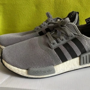 Adidas NMD  - Grå i fint skick. Stl 38 2/3. 