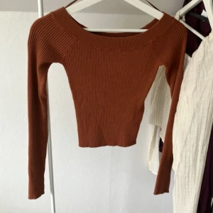 Fin brun tröja - Tight och fin, använd 1gång och färgen passar inte på mig