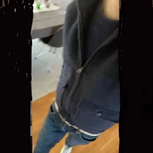  Fleece väst - Blå fleece väst från Casati Milano 🇮🇹Skick 8/10 👌 perfekt till vår/sommar! Storlek M men sitter lite mindre i storleken så S ungefär. 