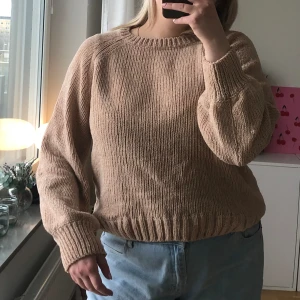 Glittrig tröja  - Glittrig beige/ljusrosa stickad tröja! 