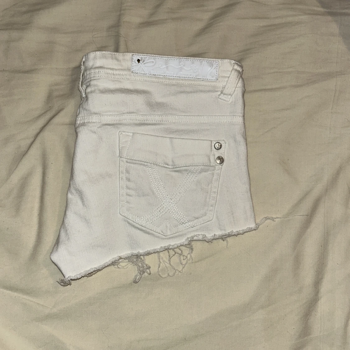 Vita lågmidjade jeansshorts - 91