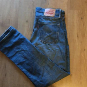 Levis jeans  - Säljer den här sköna Levis 551 med storleken W 34, L 34. För är ganska billigt pris. Original priset på de här byxorna ligger på emellan 750-850kr