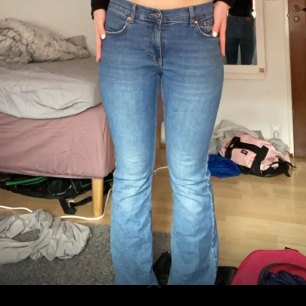Lågmidjad bootcut jeans från Gina Tricot perfekt blå färg ❤️🔥. Jeans & Byxor.