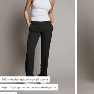 Bikbok kostymbyxor  - Säljer dessa kostymbyxor då dom inte passar, jättefina och inga defekter, storlek 34☺️