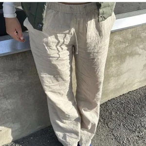 Linnebyxor  - Linnebyxor från Madlady i storlek M/Tall. Fint skick och inte använda så mycket, säljer då jag har flera liknande❤️❤️