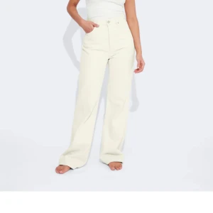 Beiga jeans - Nya beiga jeans, aldrig använt bara testad, ny skick så inga defekter💕