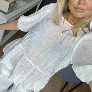 Hm blus - Super fin blus från hm som är lite genomskinlig!