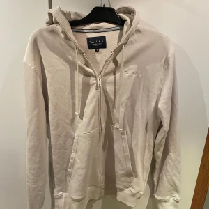 Bondelid tröja - Säljer min bondelid tröja för att den är för liten. Har bara testat den en gång så den är nästan som ny  Storlek:S