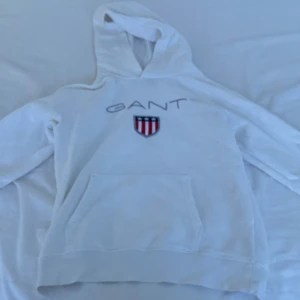 Gant hoodie - Använd 2 gånger, är i superfint skick.