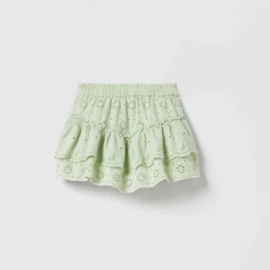 Kjol - Sååå så fin kjol ifrån zara, knappt använd superfint skick. Säljer då jag nästan aldrig använder kjolar! Hör av er vid funderingar!💕